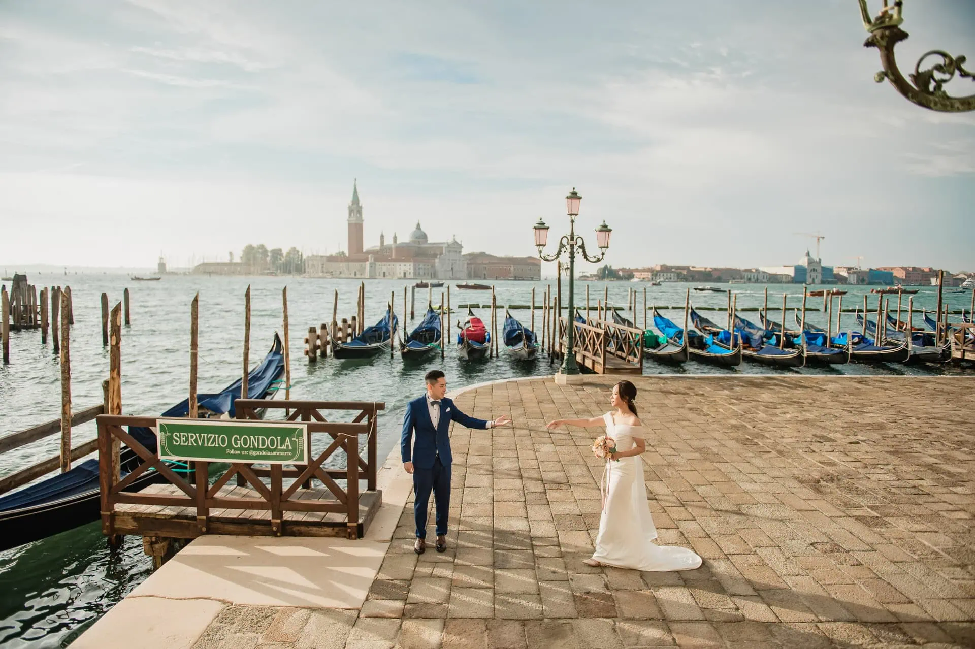 Man kneeling to propose at sunset in St. Mark’s Square – Romantic wedding proposal in Venice.