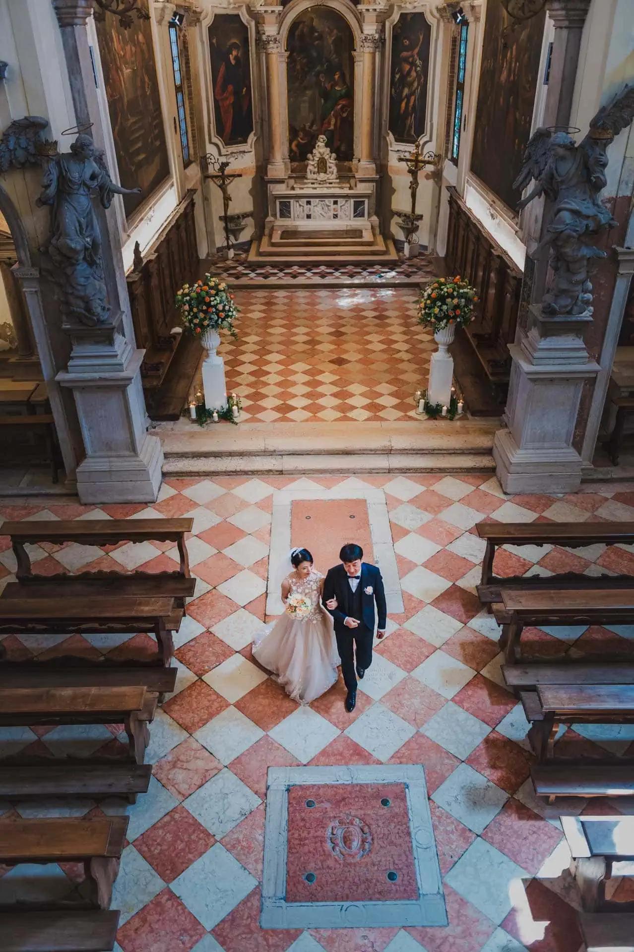 A couple posing for wedding photos in front of Scuola Grande San Giovanni Evangelista in Venice – wedding photography Venice.