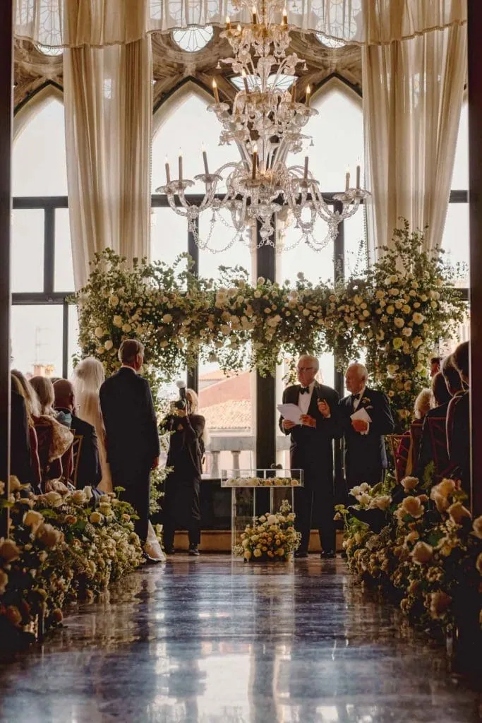 A couple exchanging vows during their symbolic wedding ceremony at Pisani Moretta in Venice – wedding pisani moretta.