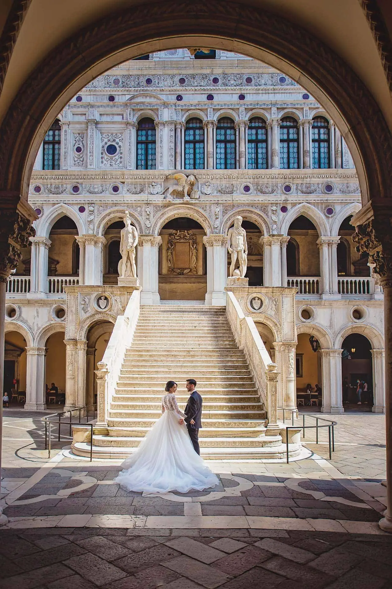 A couple posing romantically in the courtyard of the Doge's Palace in Venice – wedding photography Venice.