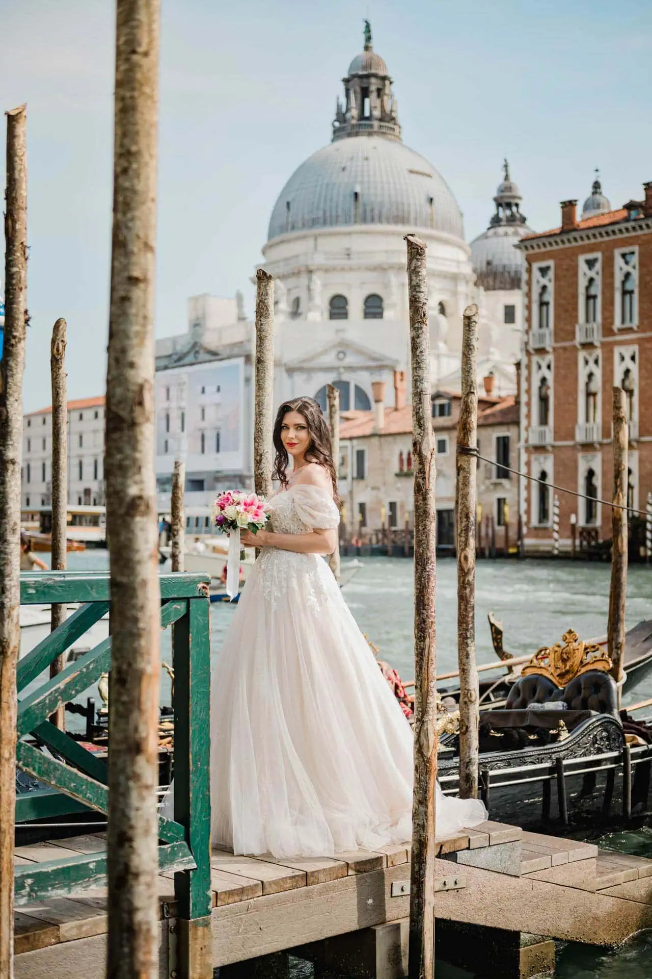 Wedding photography Venice - Bride in front of Church of La Salute