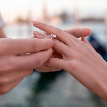 Sunset proposal on Riva degli Schiavoni, a scenic waterfront and one of the best places to propose in Venice.