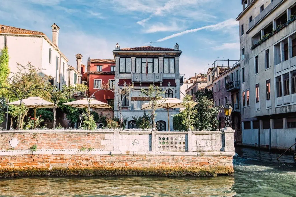A couple during a symbolic wedding in Venice captured at the elegant Ca' Nigra Lagoon Resort by the Grand Canal.