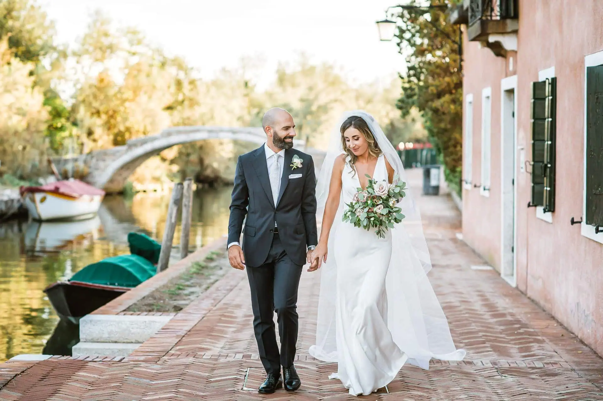 You are currently viewing How to Plan a Venice Wedding Photographer