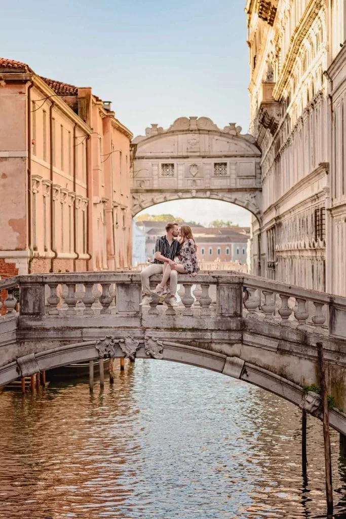 Couples photos in Venice in front of the iconic Bridge of Sighs, captured by a Venice proposal photographer.