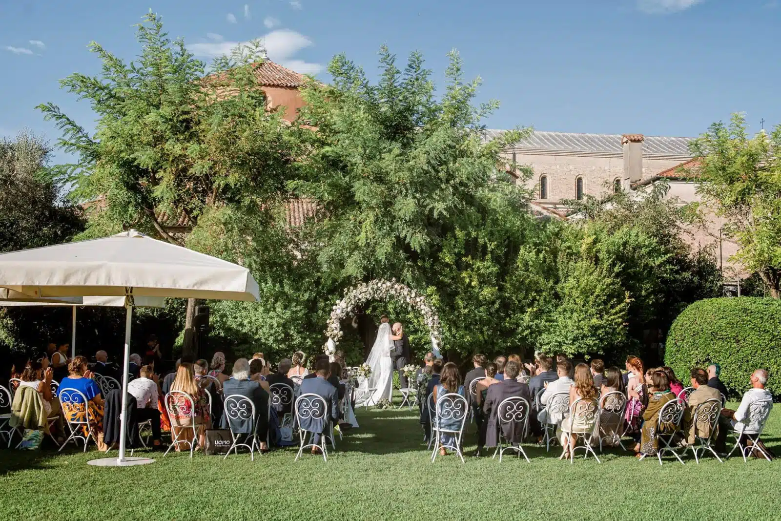 A romantic wedding at Locanda Cipriani, a Venice iconic location for wedding on the tranquil island of Torcello