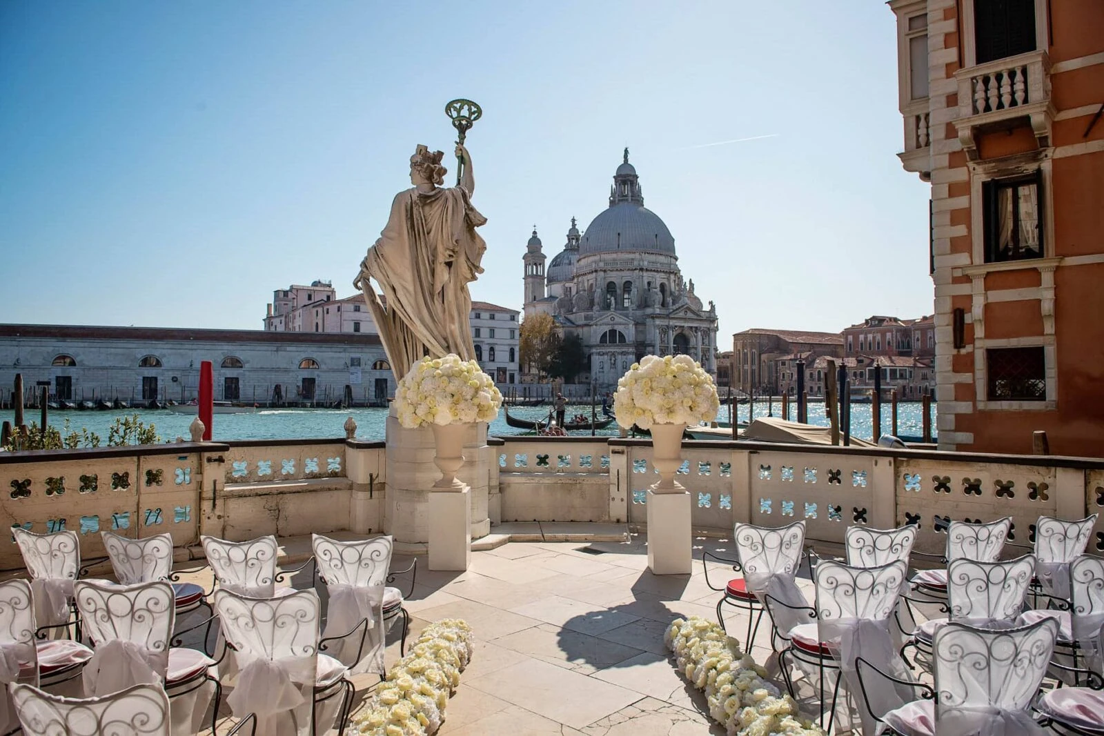 Luxury wedding at the iconic Bauer Hotel in Venice.