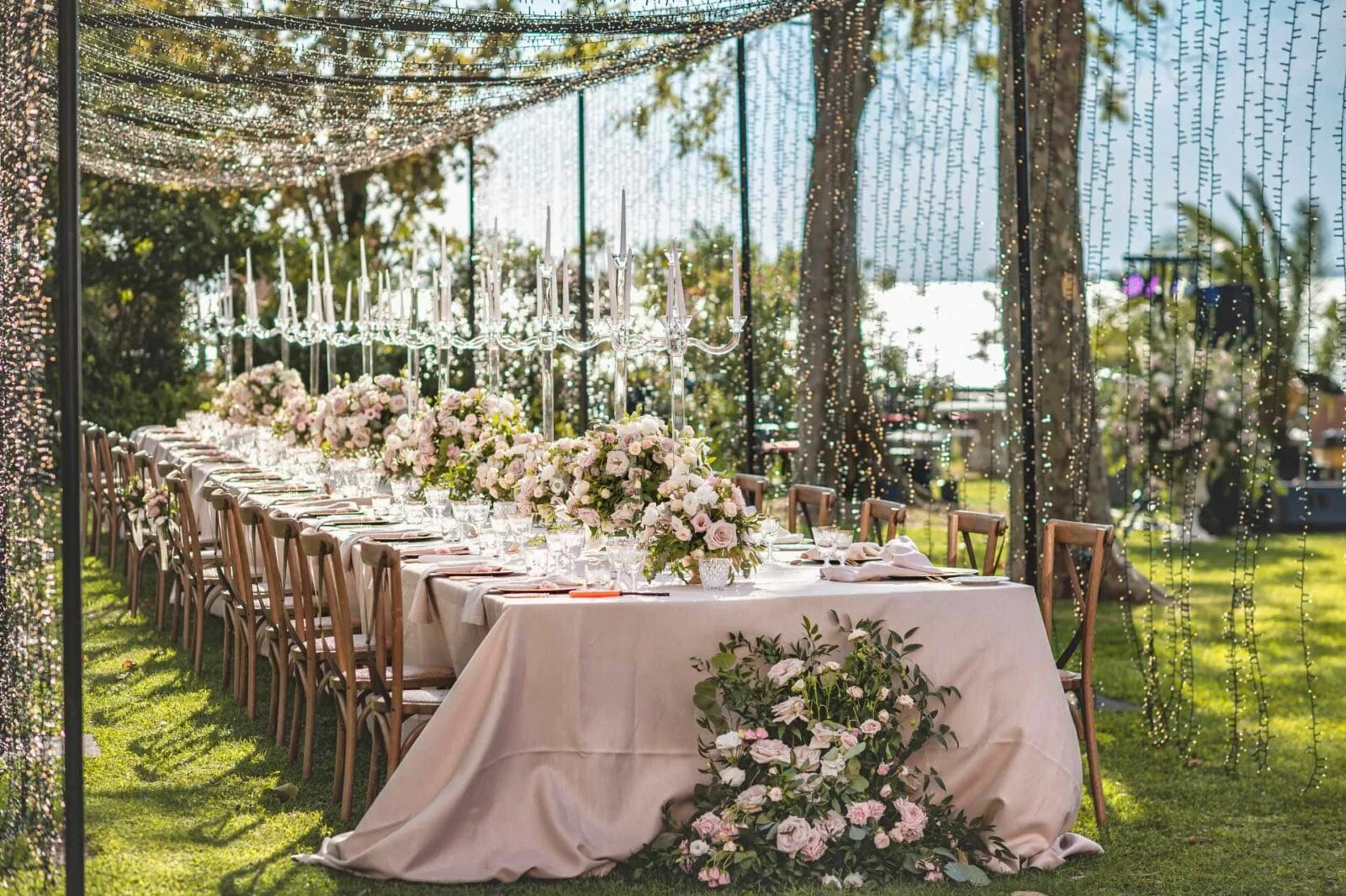 Outdoor wedding in the luxurious gardens of Kempinski Venice.