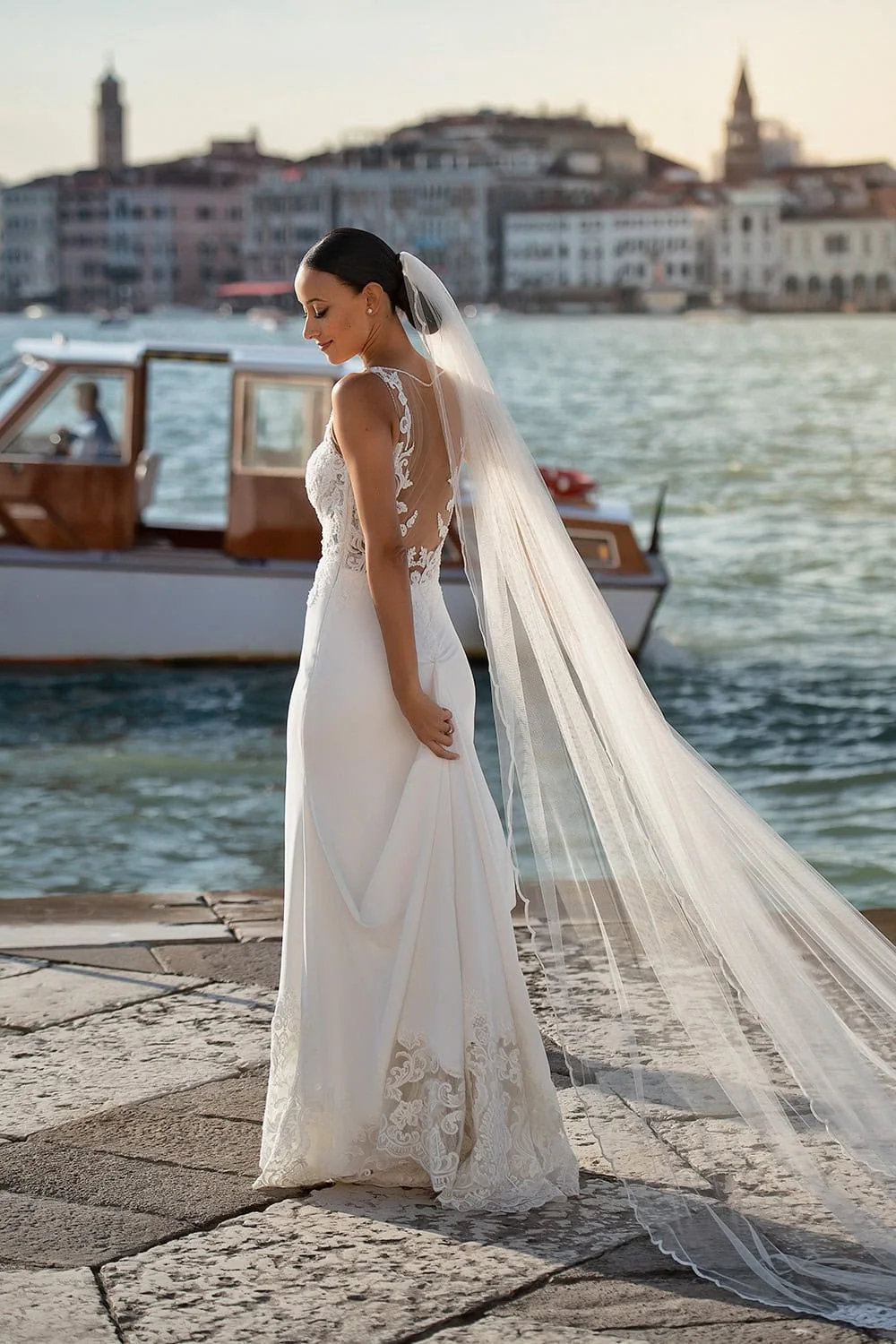 Elegant wedding at the luxurious Kempinski Hotel in Venice.