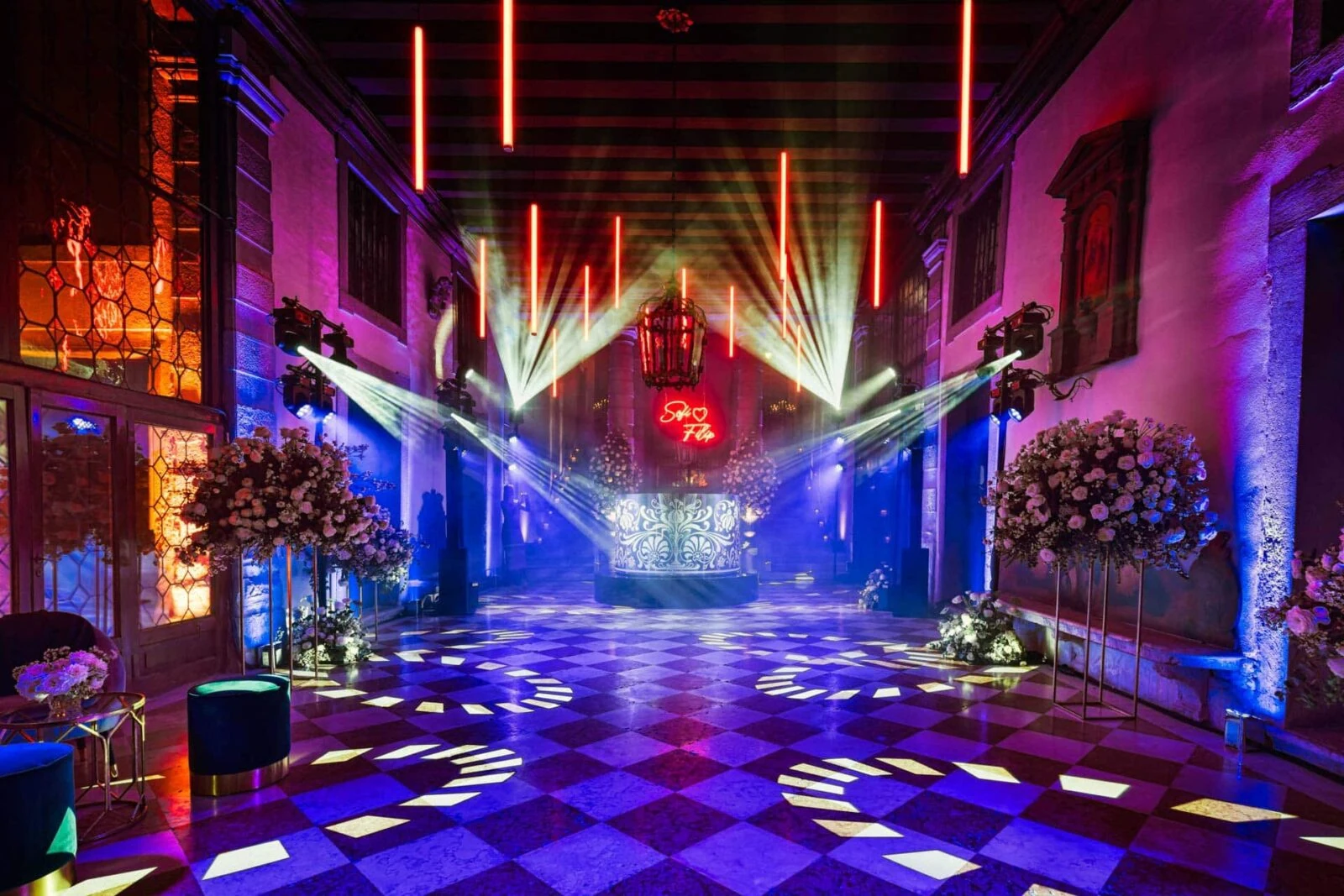 Elegant wedding reception at Pisani Moretta, a historic Venetian palace.