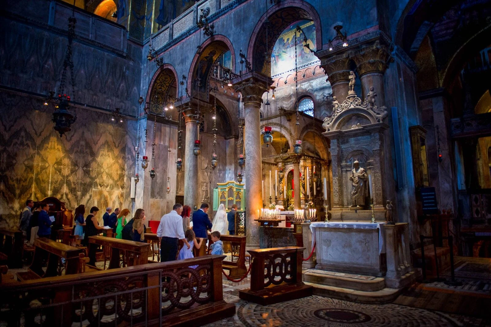 St. Mark’s Basilica, a Venice iconic location for wedding with Byzantine architecture and golden mosaics.