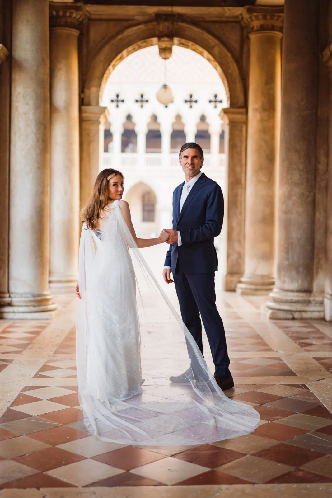 Venice honeymoon photographer – romantic portrait under the Doge’s Palace porticoes