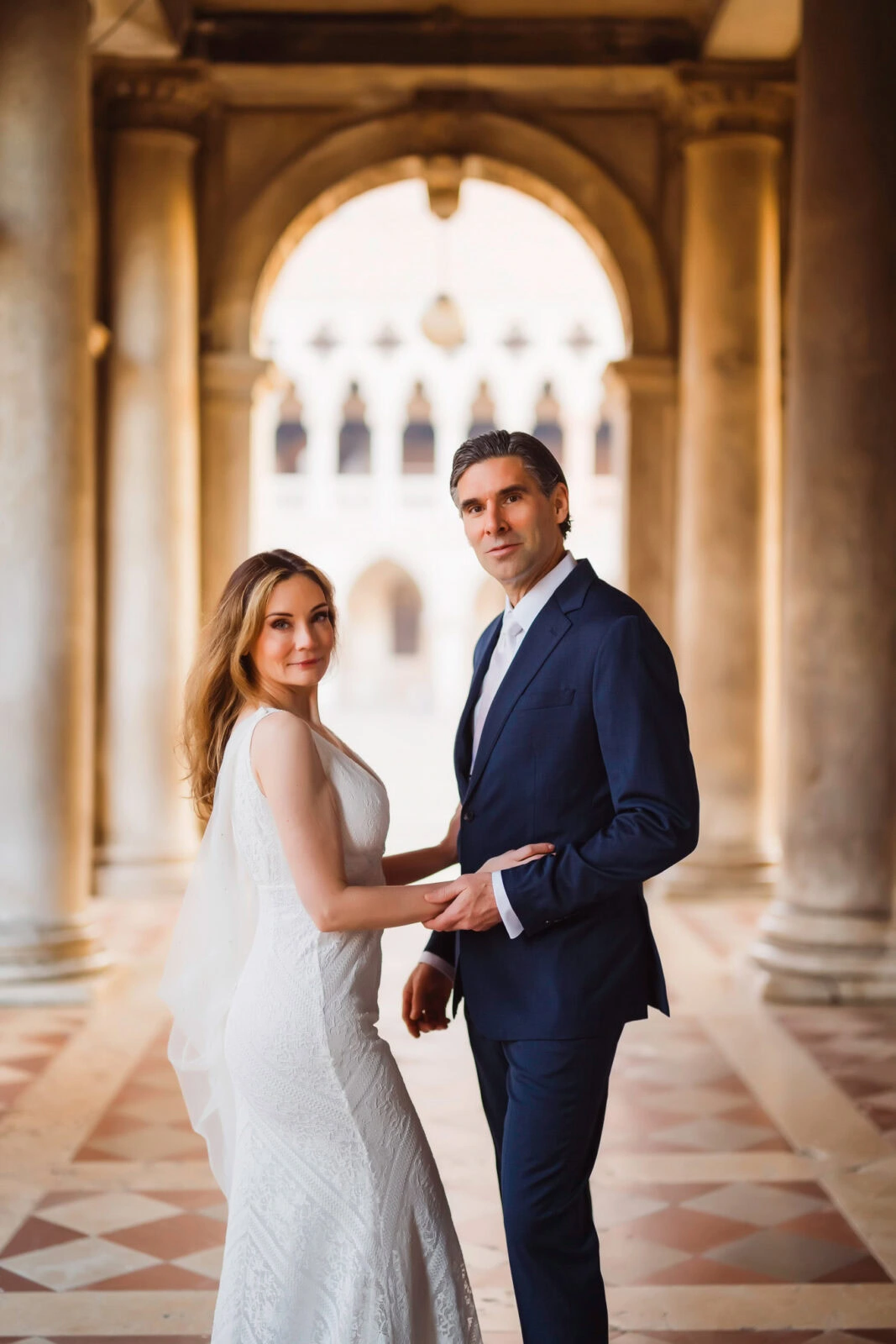 Venice honeymoon photographer – romantic portrait under the Doge’s Palace porticoes