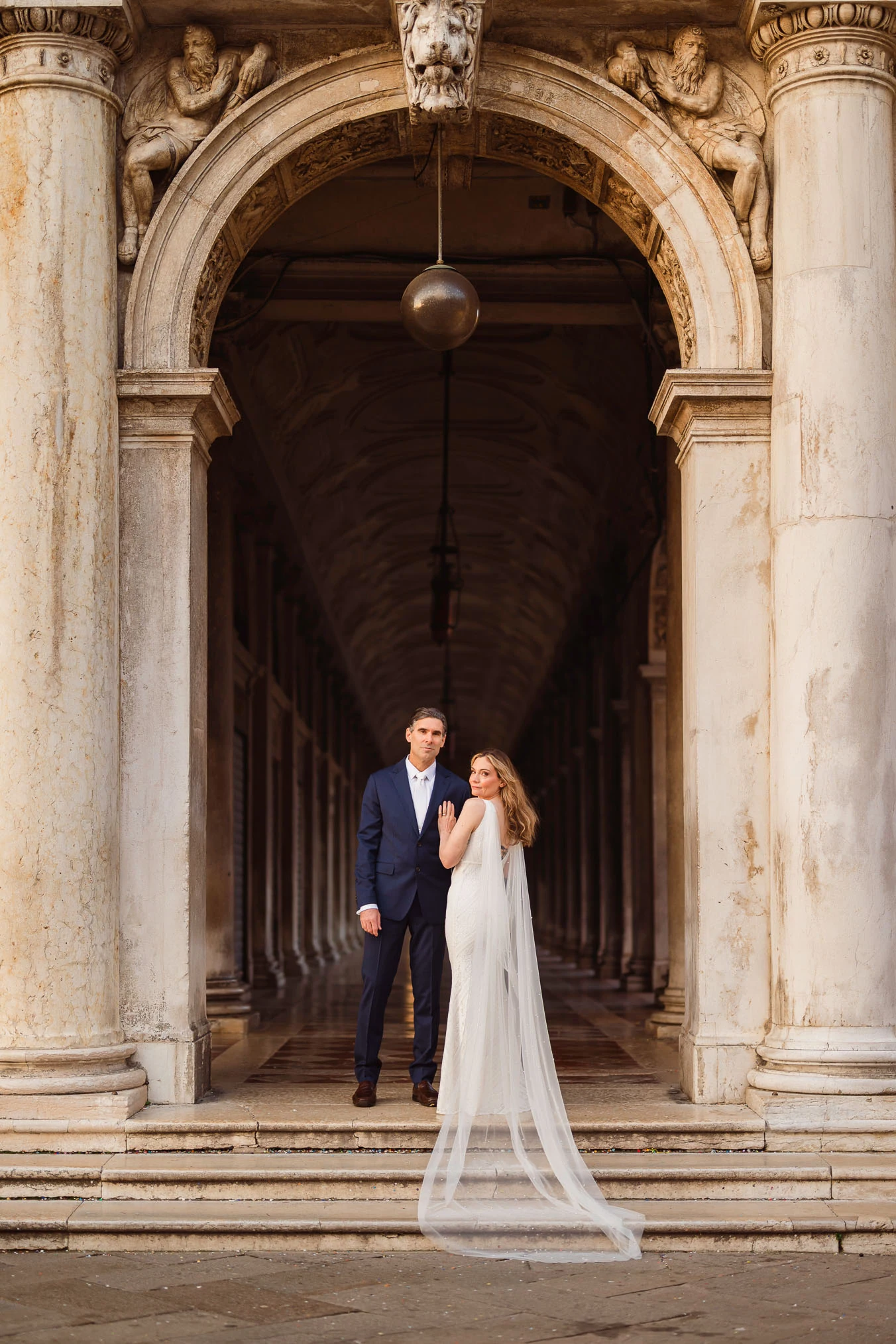 Venice honeymoon photographer – romantic portrait under the Doge’s Palace porticoes
