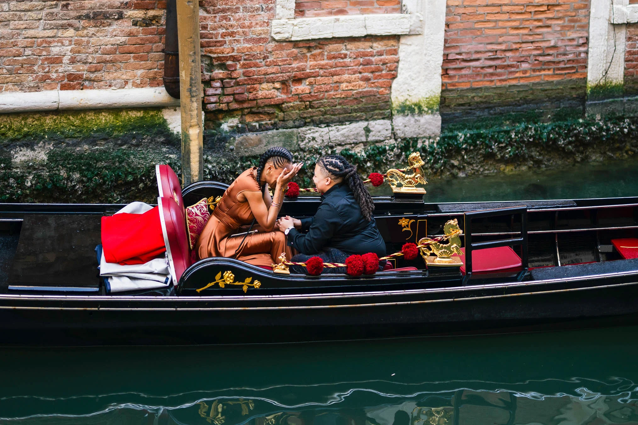 Lesbian proposal in Venice under the Bridge of Sighs in a gondola at sunset