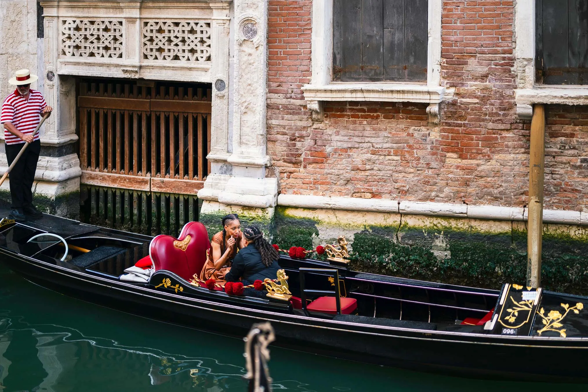 Lesbian proposal in Venice under the Bridge of Sighs in a gondola at sunset
