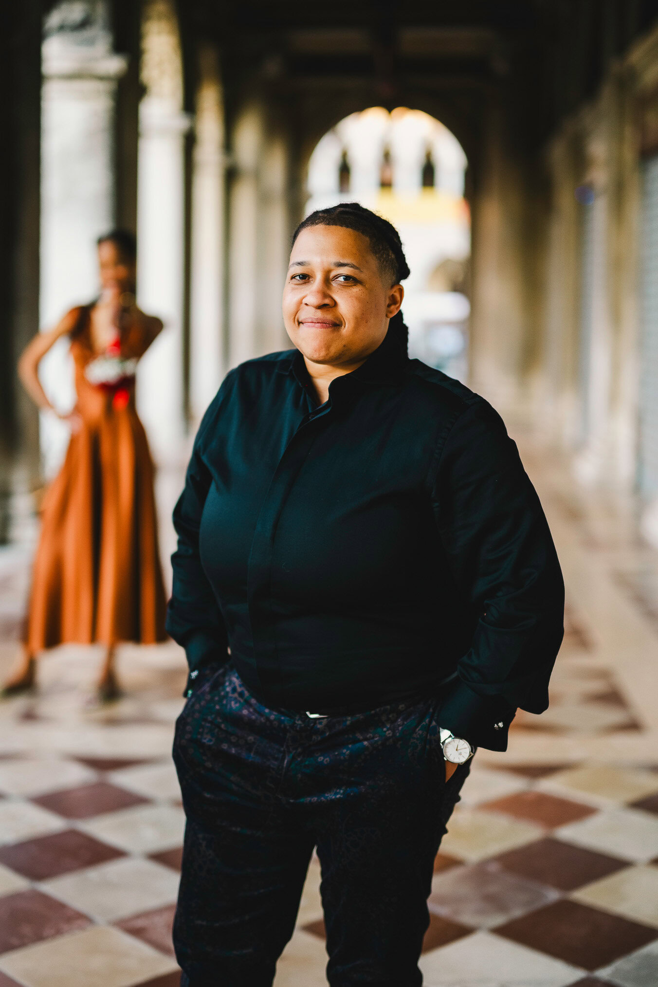 Two women in love under the arcades of San Marco