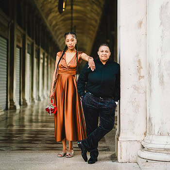 Two women in love under the arcades of San Marco