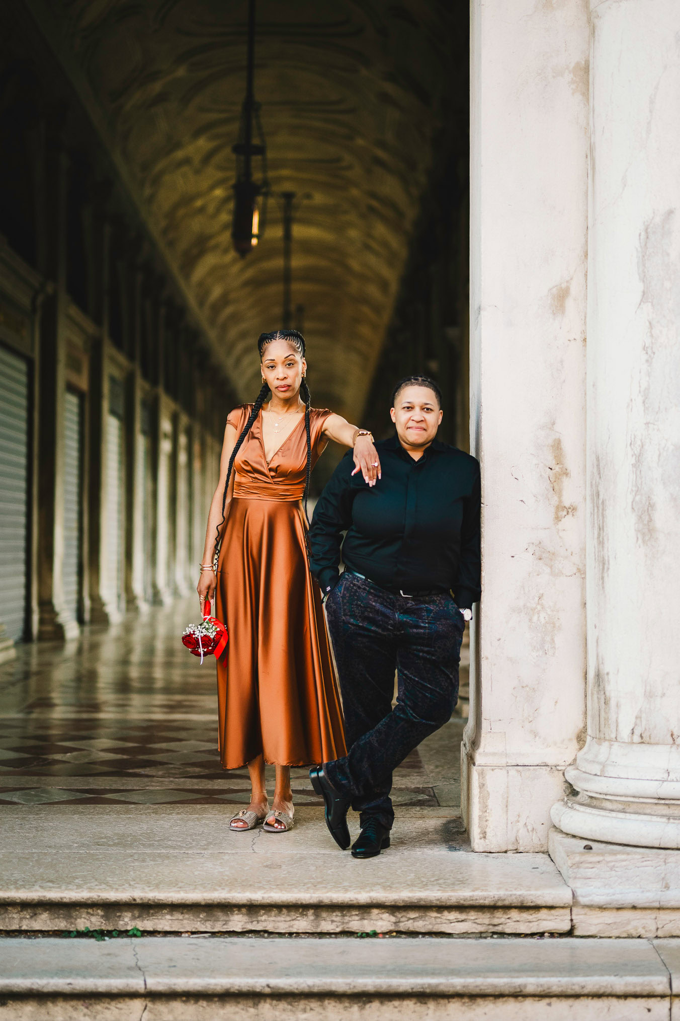 Two women in love under the arcades of San Marco
