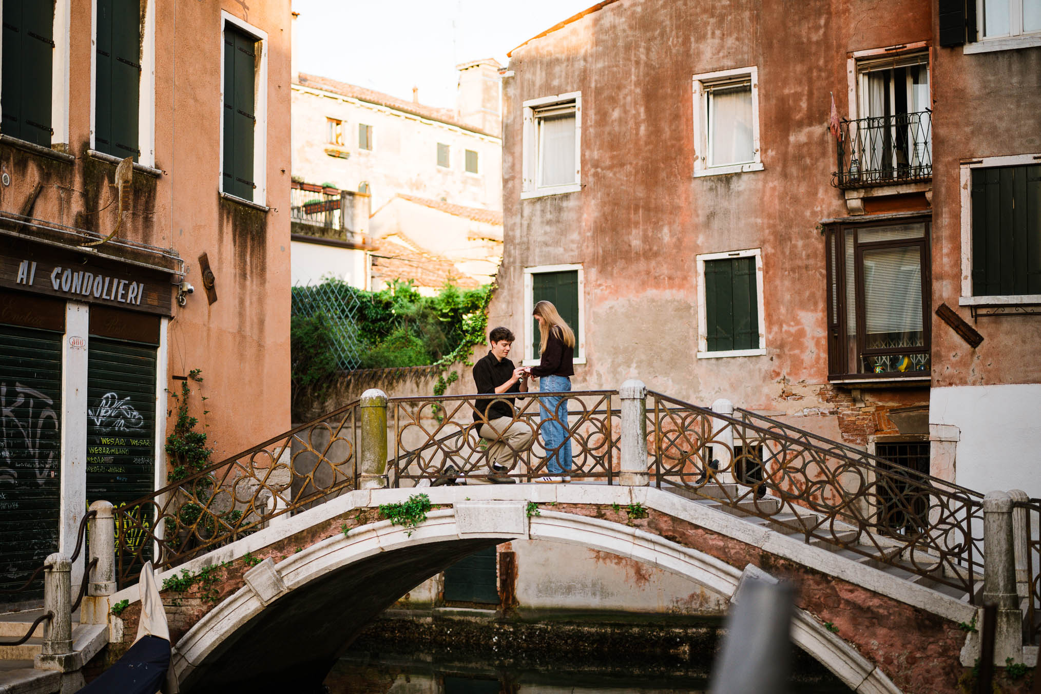 Venice surprise proposal on a bridge near Basilica di Santa Maria della Salute