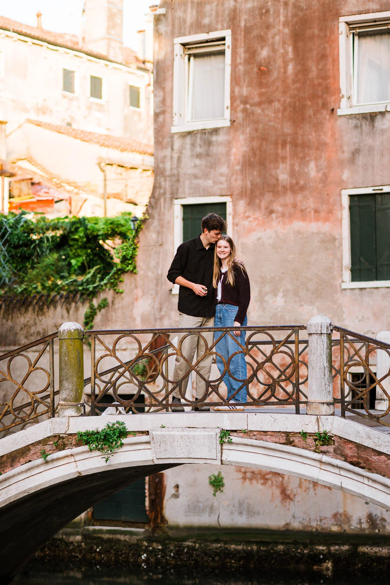 Venice surprise proposal on a bridge near Basilica di Santa Maria della Salute