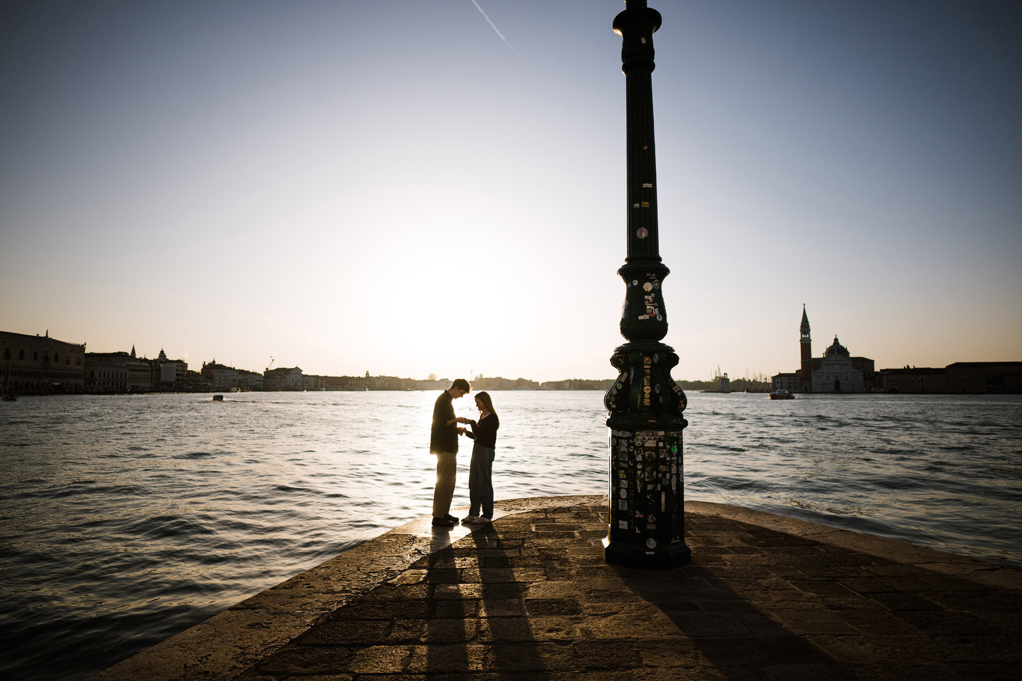 Venice surprise proposal on a bridge – romantic walk to Punta della Dogana