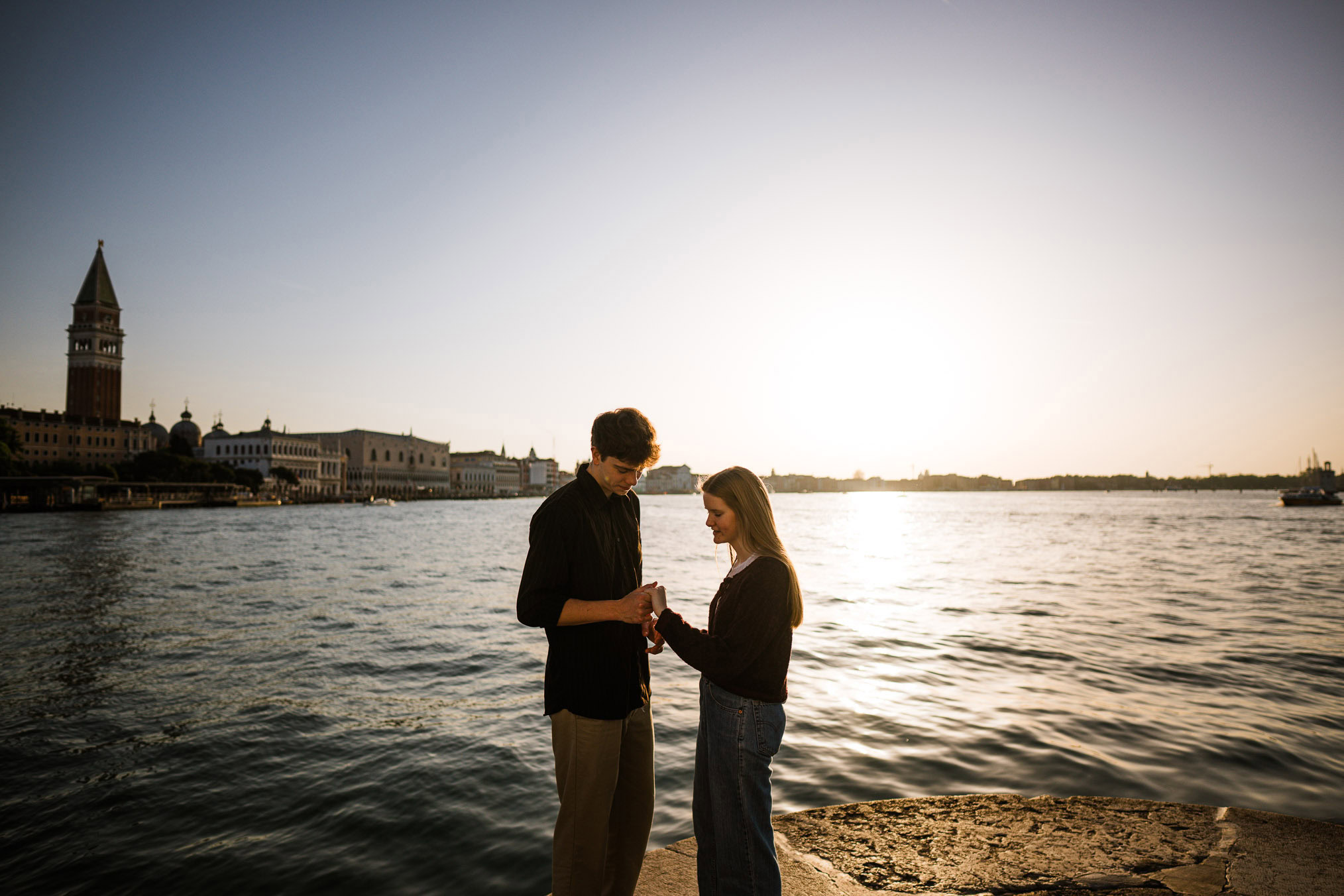 Venice surprise proposal on a bridge – romantic walk to Punta della Dogana