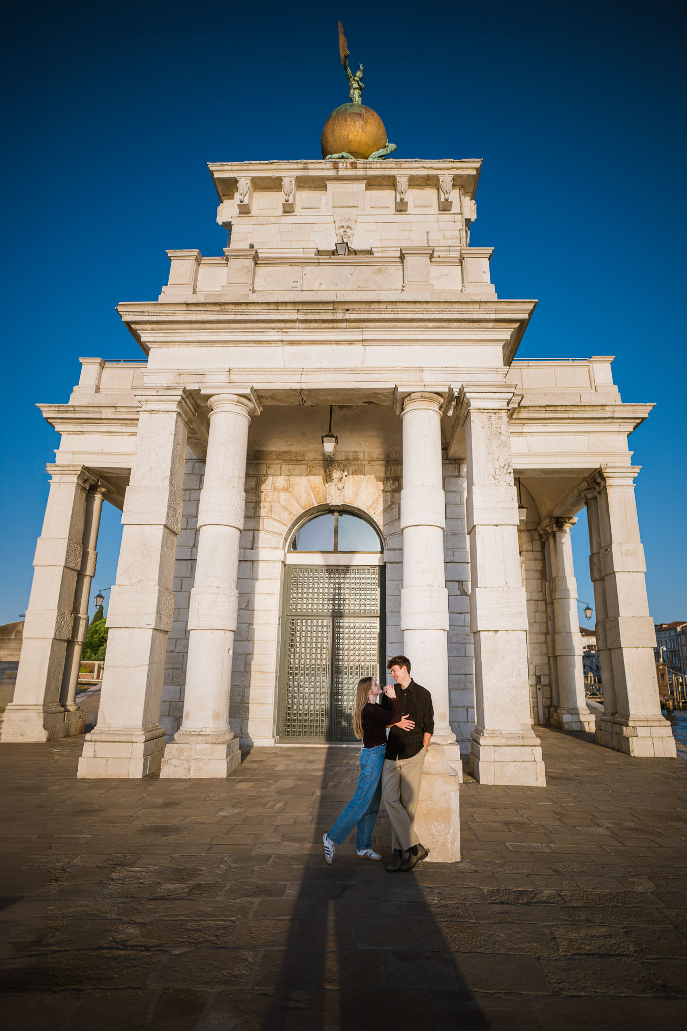 Venice surprise proposal on a bridge – romantic walk to Punta della Dogana