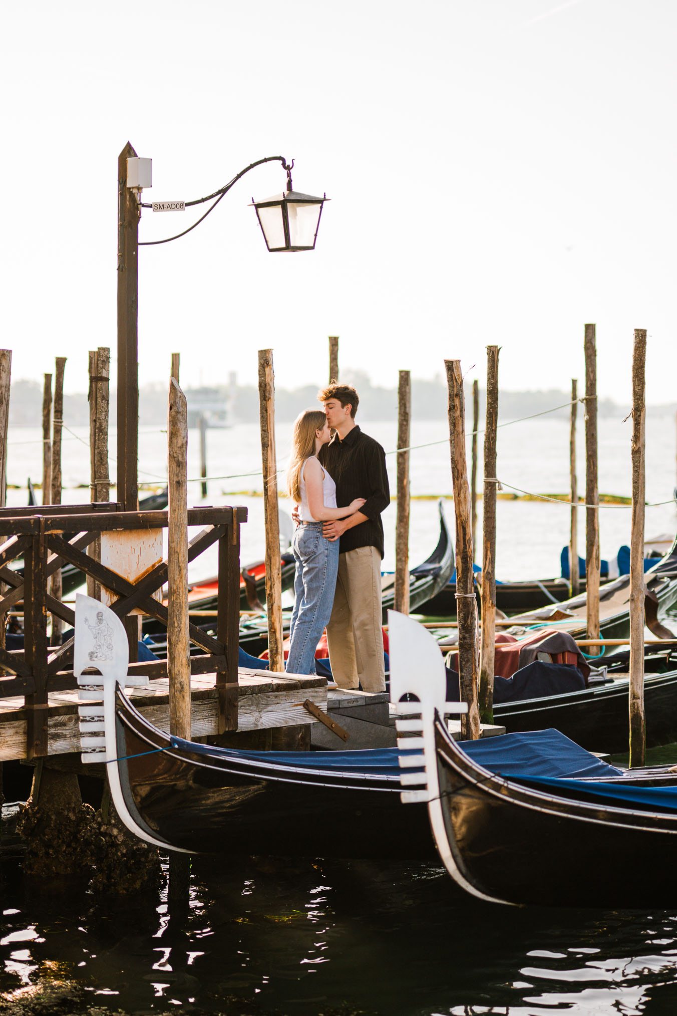 Venice surprise proposal photo by the Riva dei Schiavoni waterfront