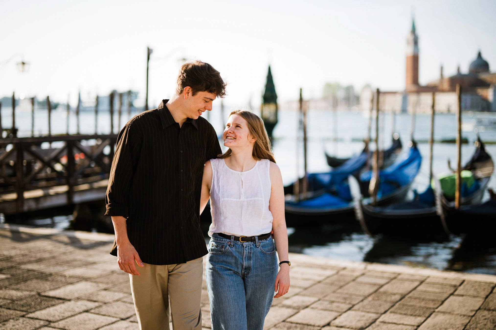 Venice surprise proposal photo by the Riva dei Schiavoni waterfront