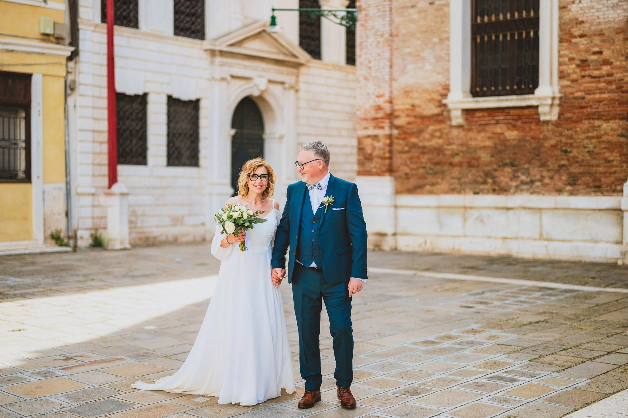 Venice wedding at Scuola Grande dei Carmini – couple portraits in Dorsoduro