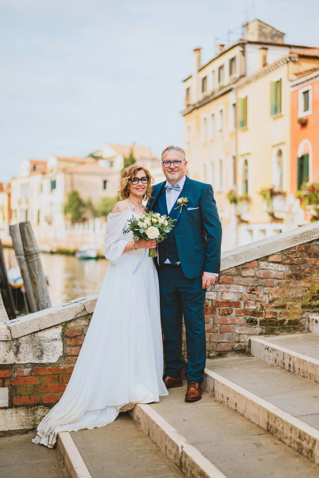 Venice wedding at Scuola Grande dei Carmini – couple portraits in Dorsoduro