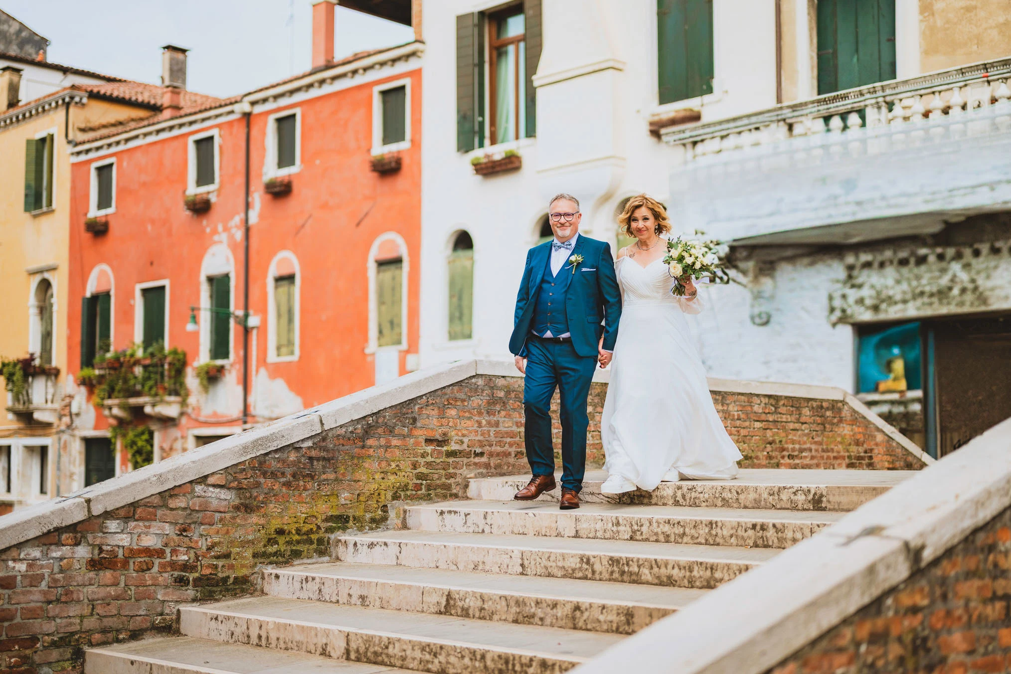 Venice wedding at Scuola Grande dei Carmini – couple portraits in Dorsoduro