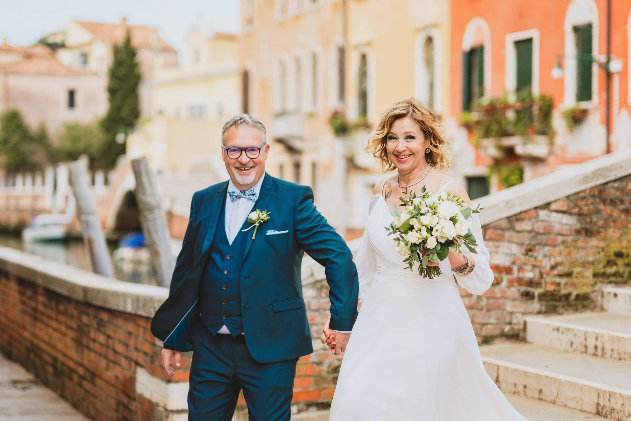 Venice wedding at Scuola Grande dei Carmini – couple portraits in Dorsoduro