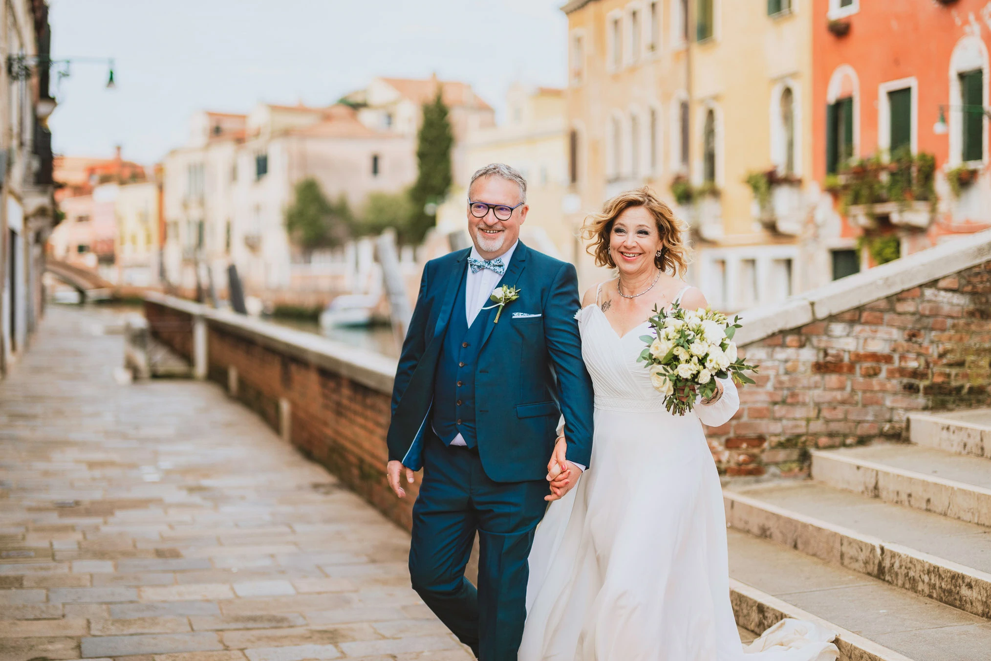 Venice wedding at Scuola Grande dei Carmini – couple portraits in Dorsoduro