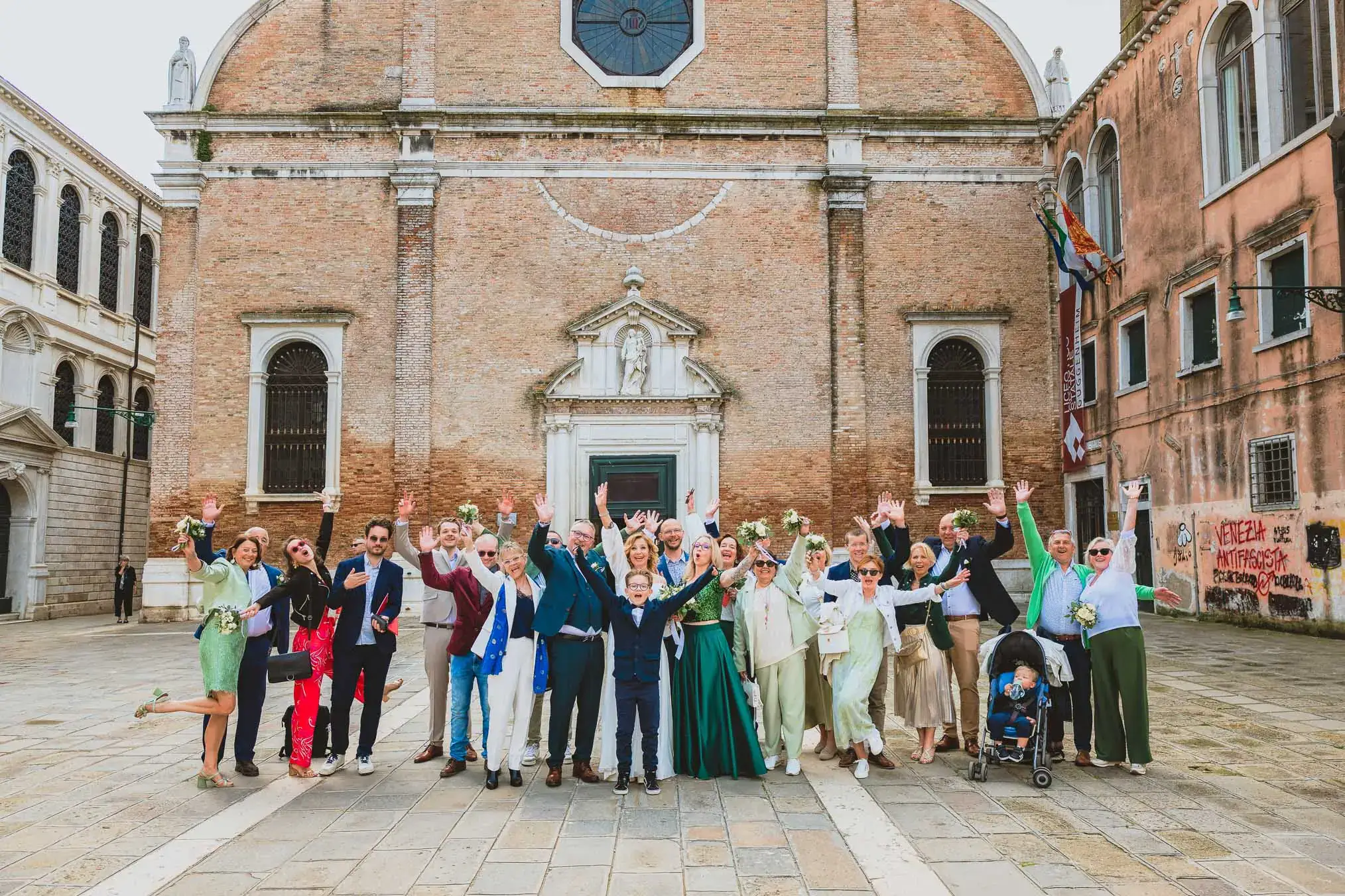 Venice wedding at Scuola Grande dei Carmini – family and guests moment