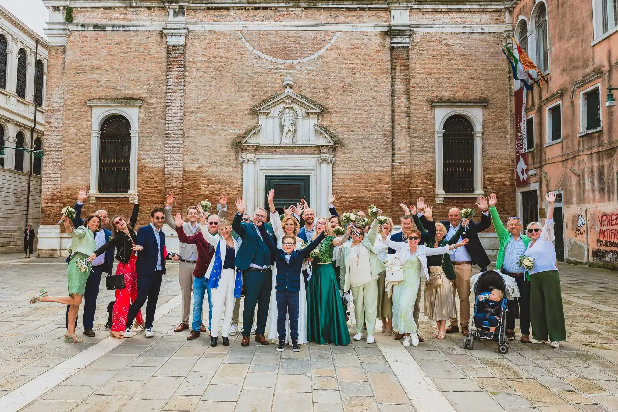 Venice wedding at Scuola Grande dei Carmini – family and guests moment