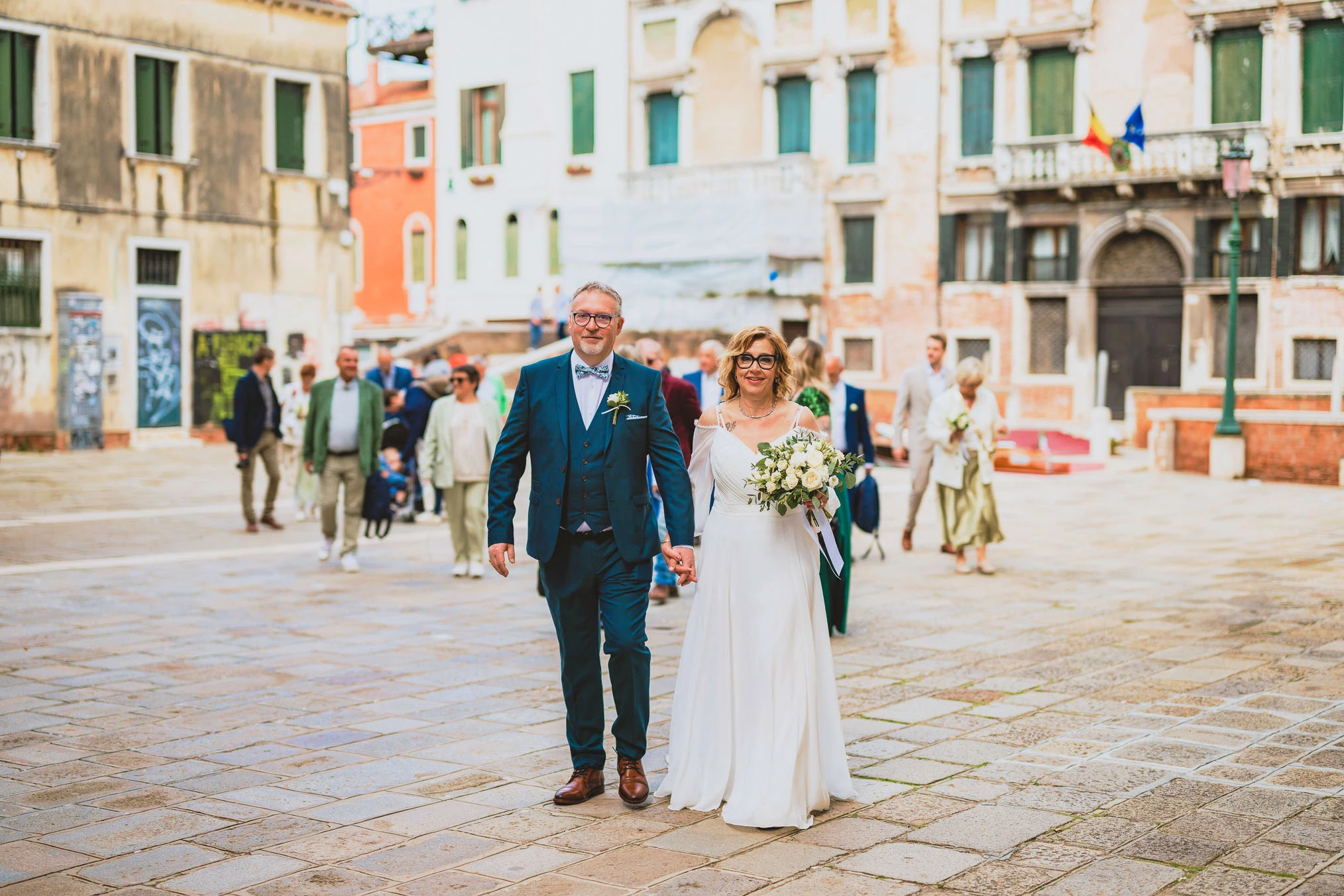 Venice wedding at Scuola Grande dei Carmini – family and guests moment