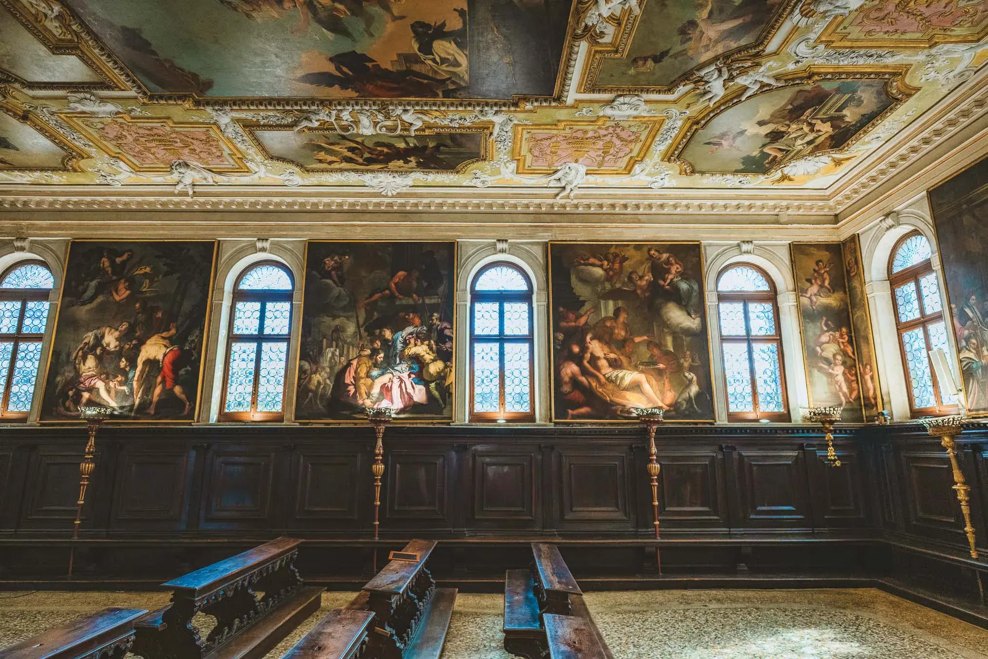 Venice wedding at Scuola Grande dei Carmini – artistic wedding detail