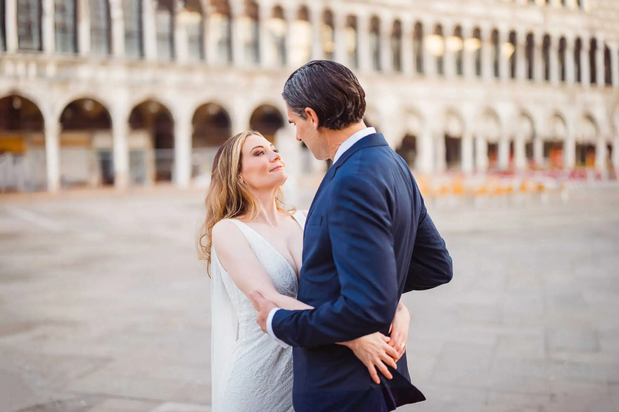 Romantic Venice couple photoshoot, wedding proposal, engagement photography by Lore Venice.