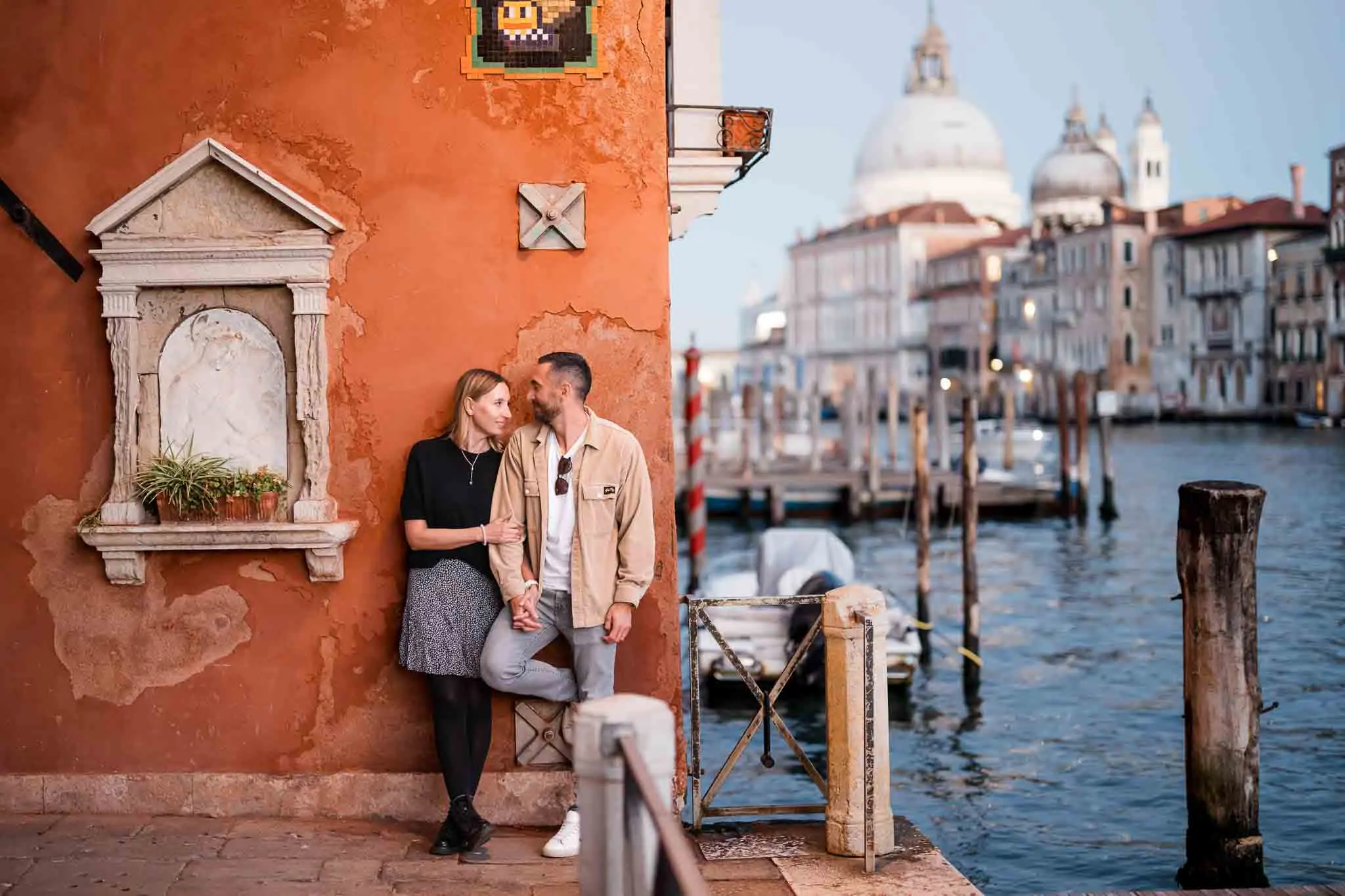 Romantic Venice couple photo at canal edge, proposal and engagement photography in Italy.