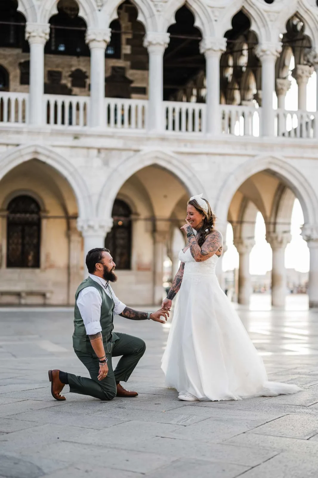 1. Bride and groom with tattoos in Venice, celebrating their wedding proposal outdoors.