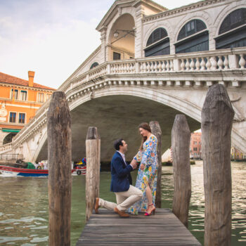 Surprise proposal at Rialto Bridge Venice – couple on wooden dock by the Grand Canal at sunrise
