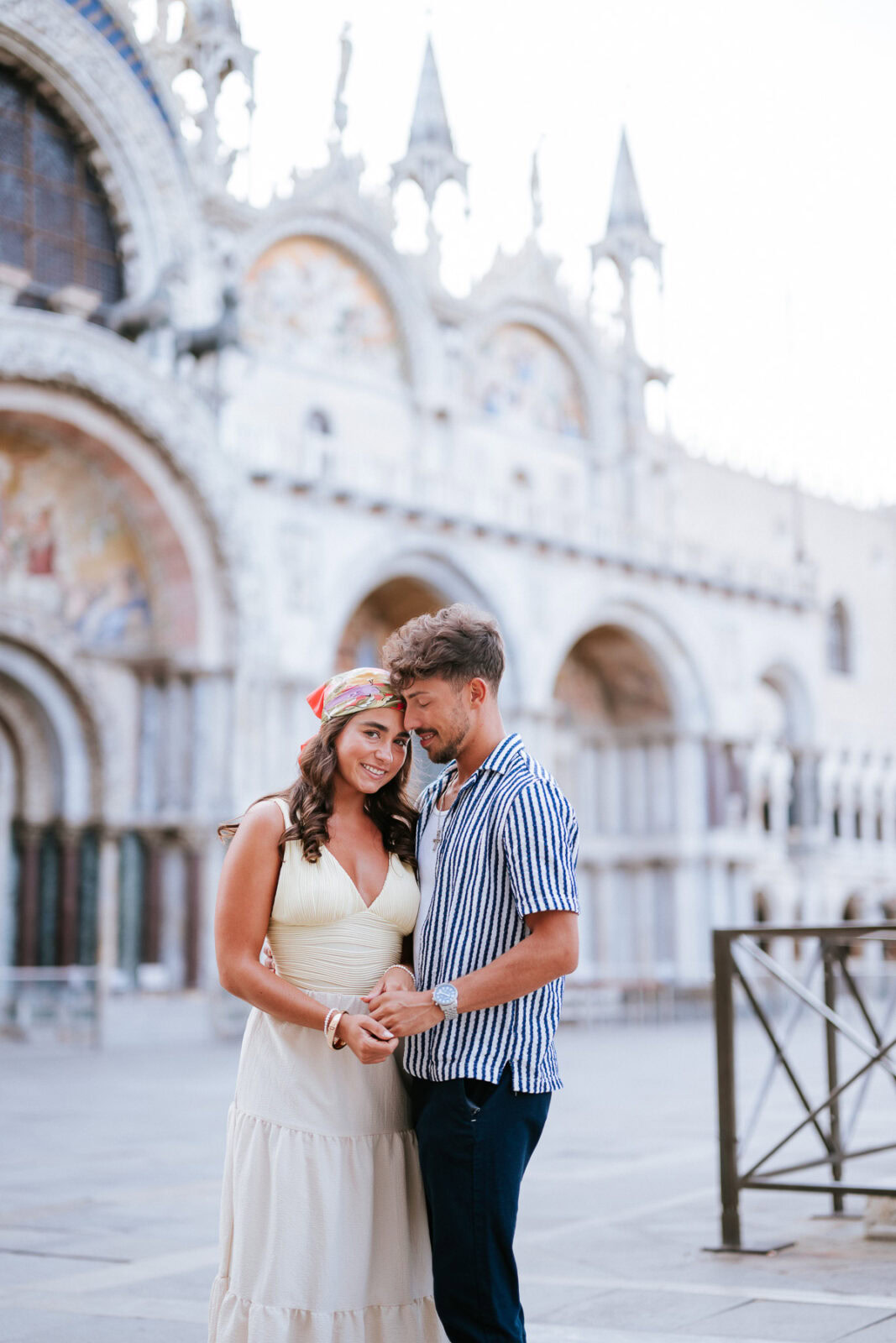 A heartfelt marriage proposal at sunrise in Venice’s St. Mark’s Square.