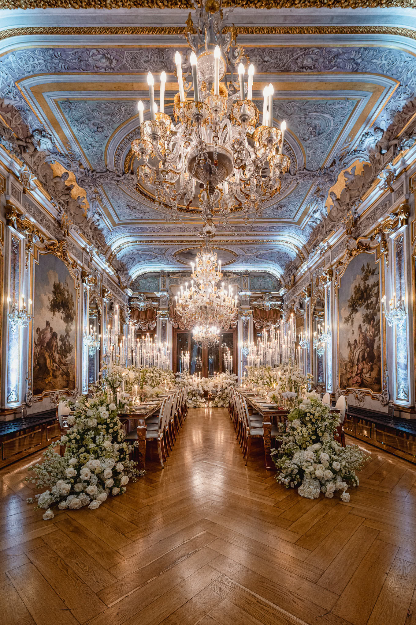 Elegant Venetian interior with ornate chandeliers and luxurious decor, showcasing classic opulence and intricate detaili.