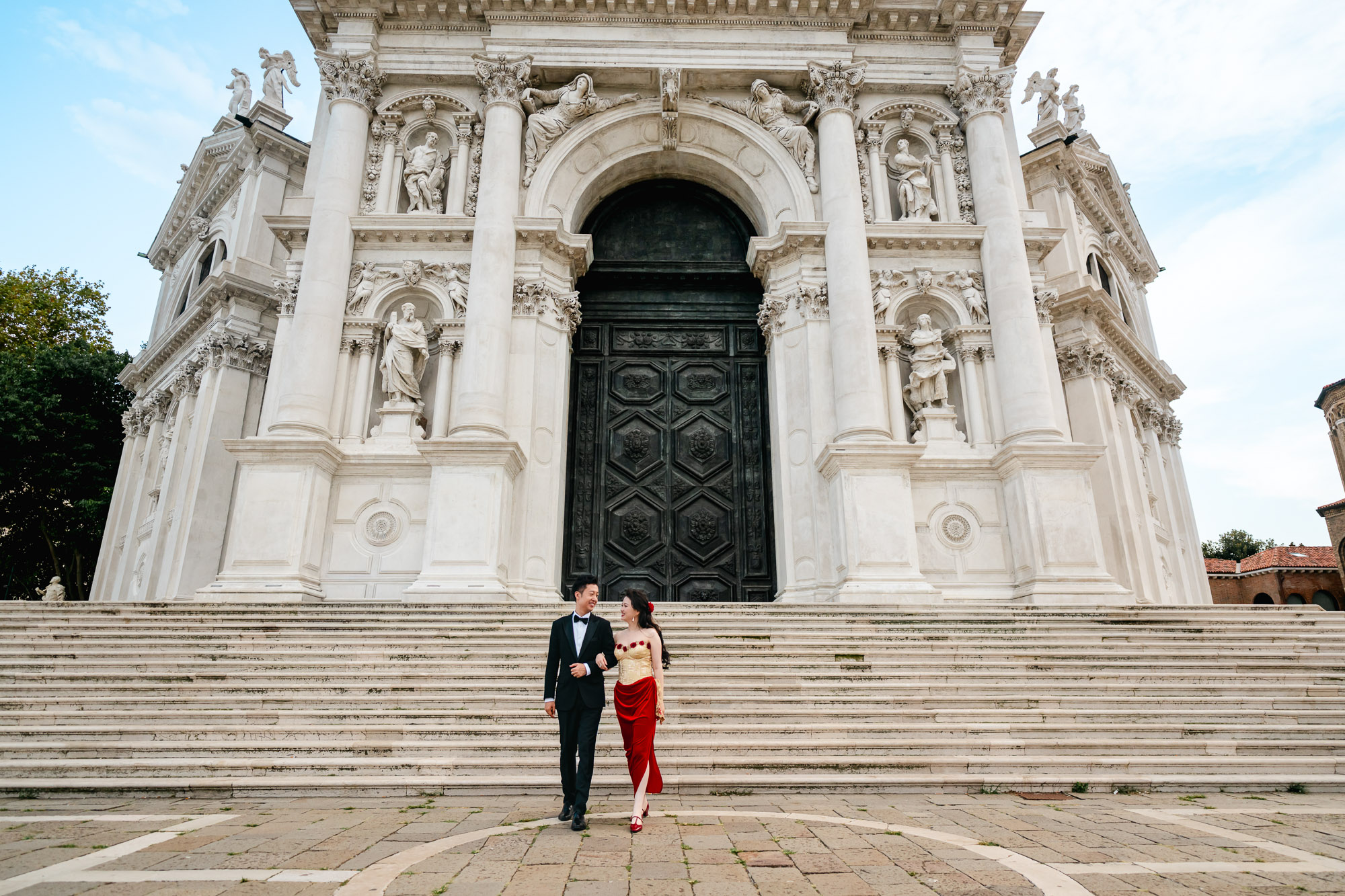honeymoon couple portrait in front of Venetian church architecture